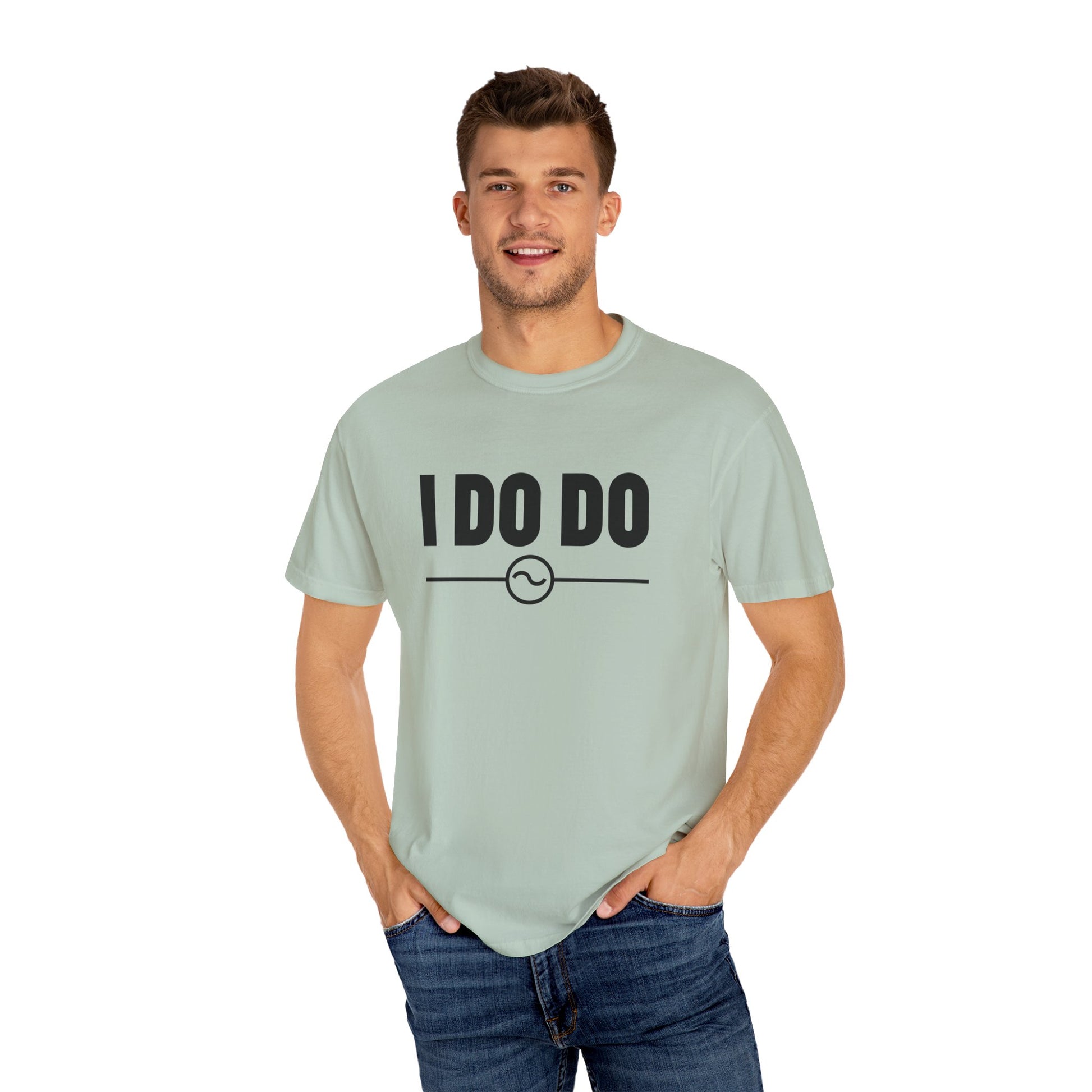 I DO DO ALTERNATING CURRENTS SYMBOL:  Humorous Unisex T-Shirt for Welders and Electricians, Perfect as a gift or for branding and promotion.