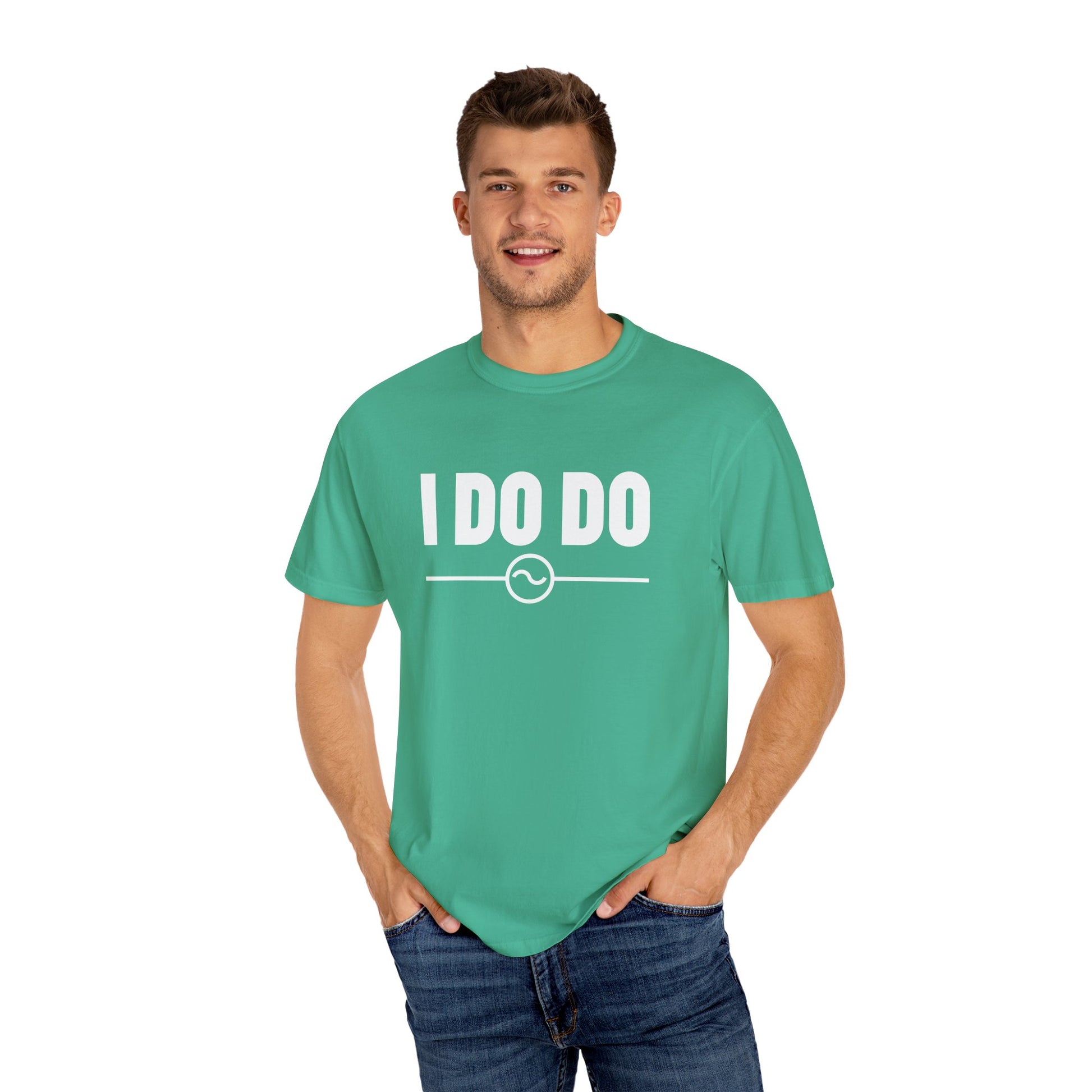 I DO DO ALTERNATING CURRENTS SYMBOL:  Humorous Unisex T-Shirt for Welders and Electricians, Perfect as a gift or for branding and promotion.