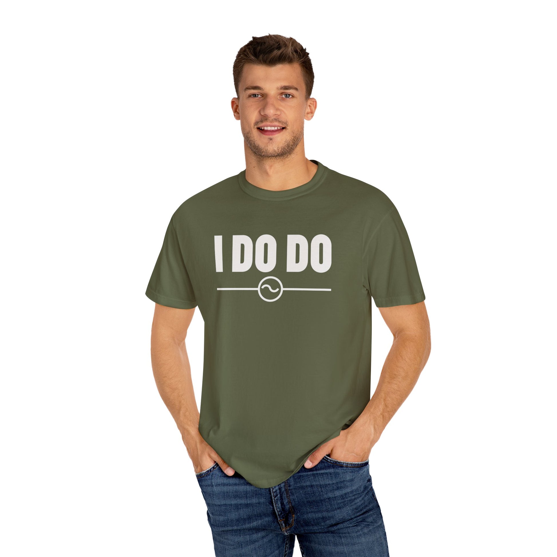 I DO DO ALTERNATING CURRENTS SYMBOL:  Humorous Unisex T-Shirt for Welders and Electricians, Perfect as a gift or for branding and promotion.
