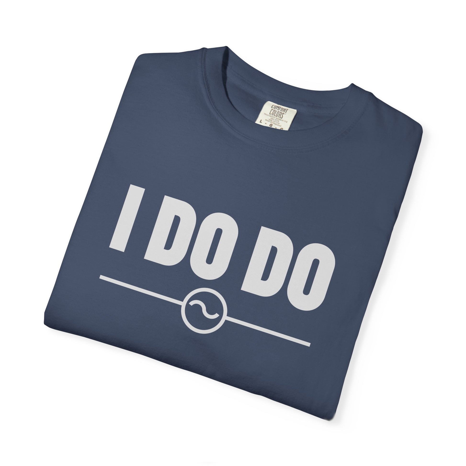 I DO DO ALTERNATING CURRENTS SYMBOL:  Humorous Unisex T-Shirt for Welders and Electricians, Perfect as a gift or for branding and promotion.
