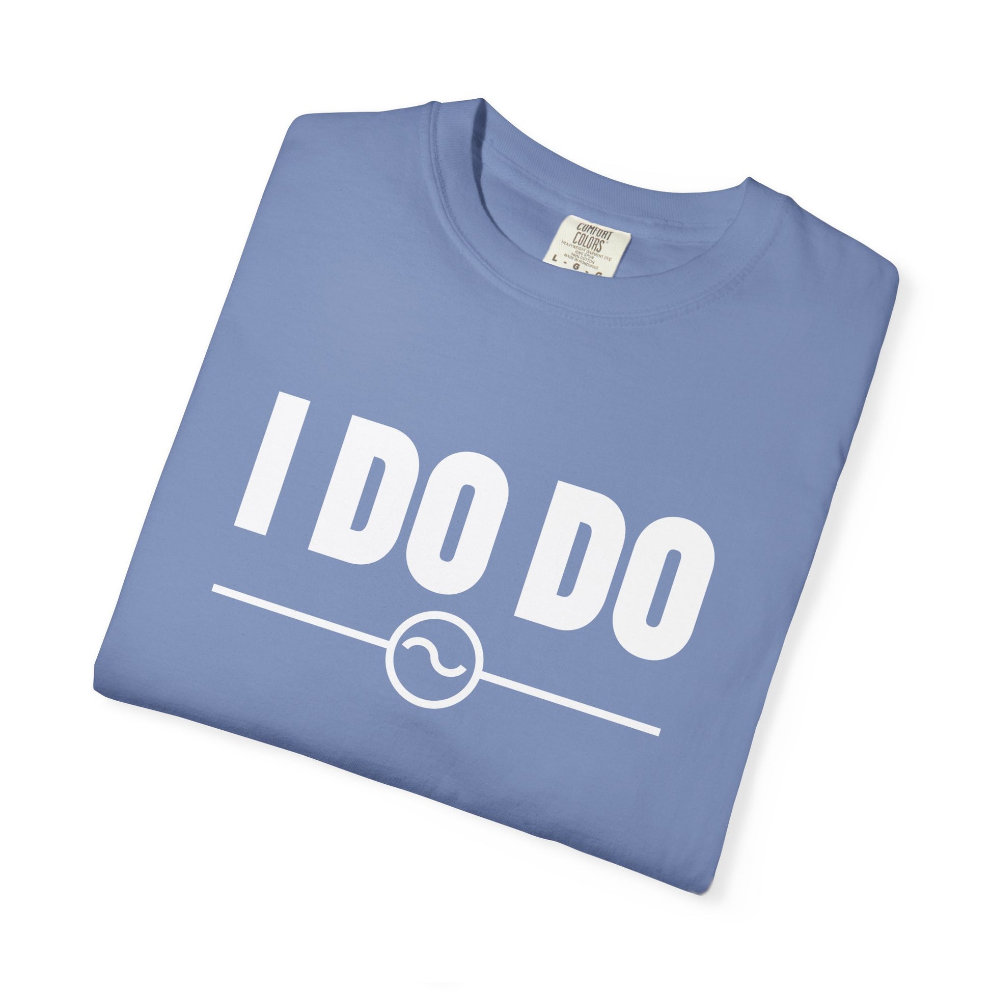 I DO DO ALTERNATING CURRENTS SYMBOL:  Humorous Unisex T-Shirt for Welders and Electricians, Perfect as a gift or for branding and promotion.