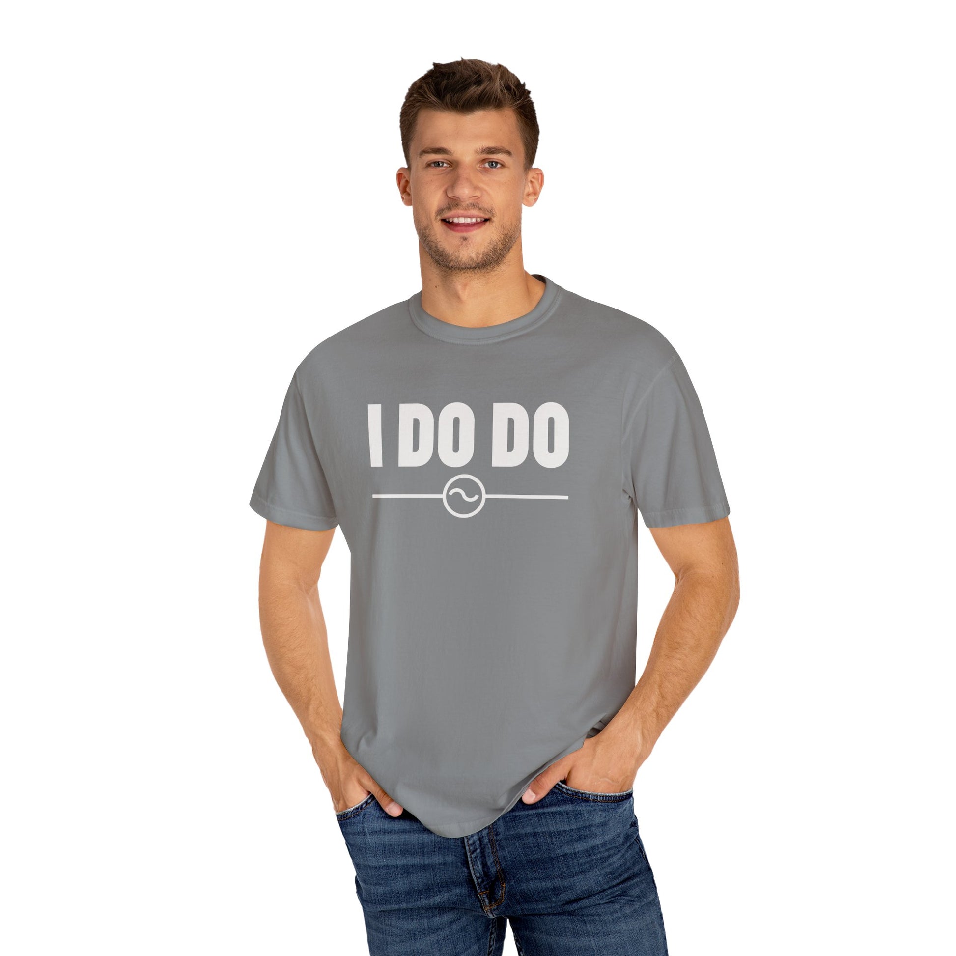I DO DO ALTERNATING CURRENTS SYMBOL:  Humorous Unisex T-Shirt for Welders and Electricians, Perfect as a gift or for branding and promotion.
