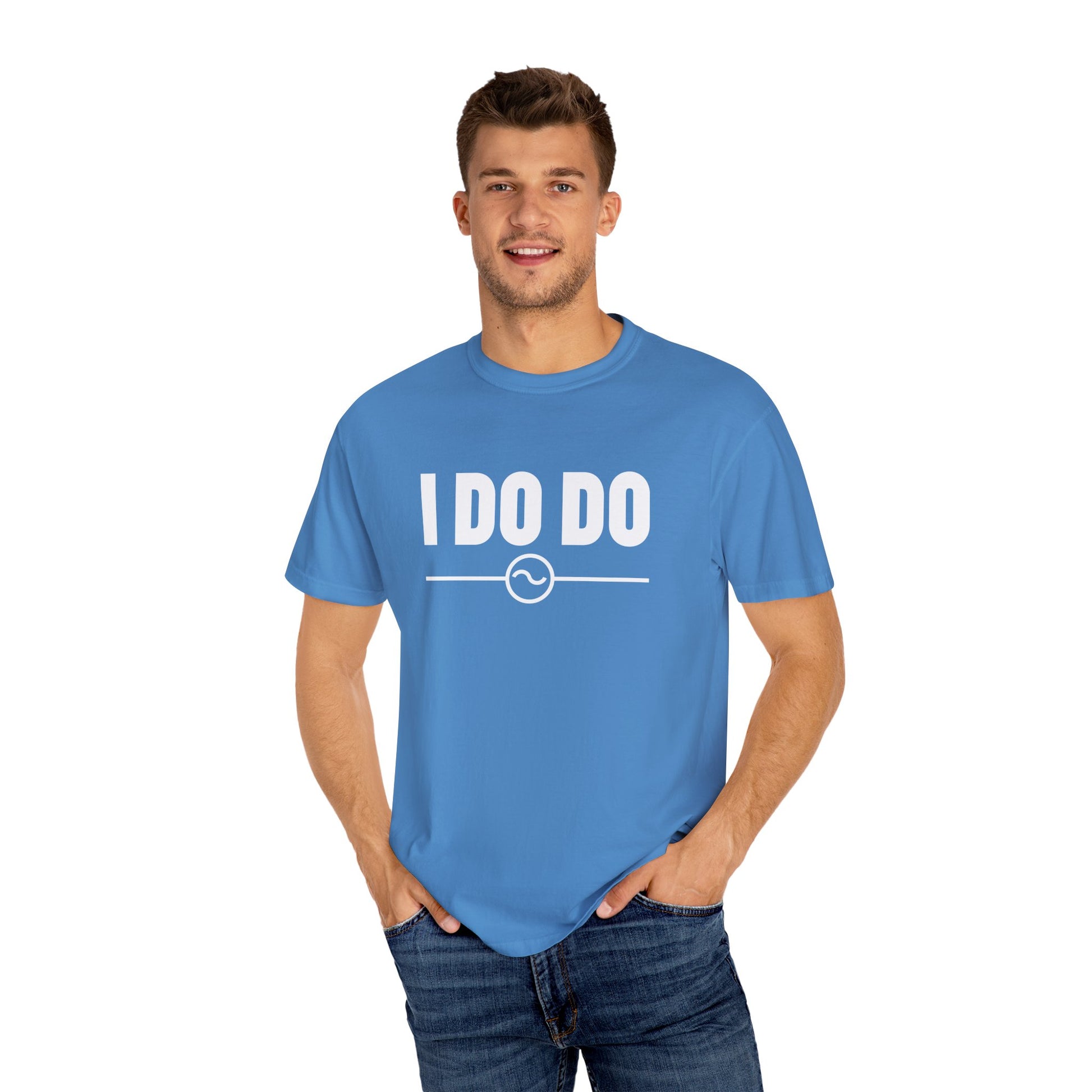 I DO DO ALTERNATING CURRENTS SYMBOL:  Humorous Unisex T-Shirt for Welders and Electricians, Perfect as a gift or for branding and promotion.