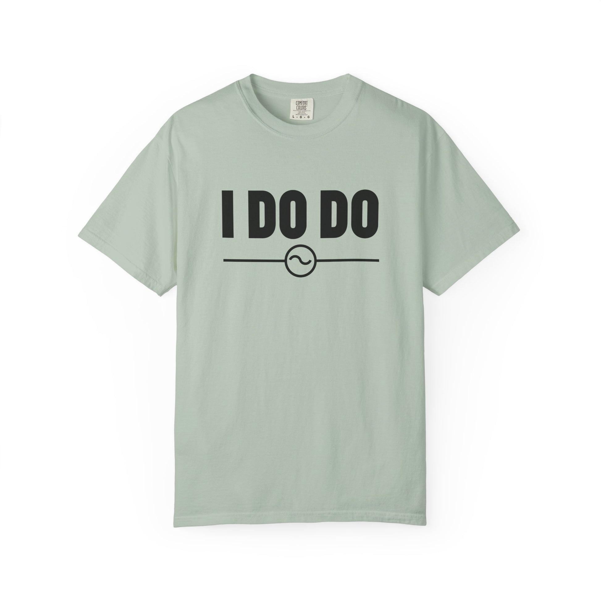 I DO DO ALTERNATING CURRENTS SYMBOL:  Humorous Unisex T-Shirt for Welders and Electricians, Perfect as a gift or for branding and promotion.
