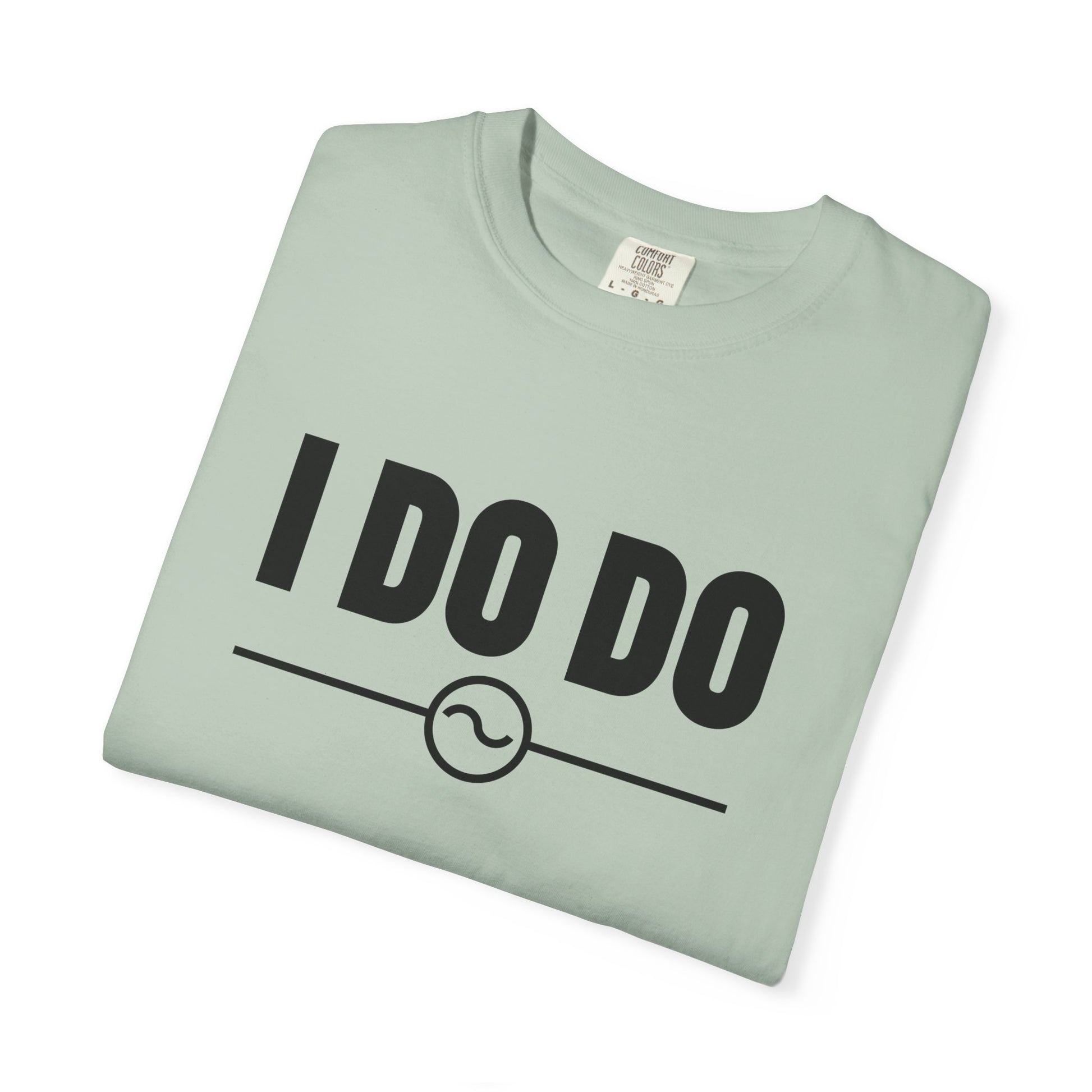 I DO DO ALTERNATING CURRENTS SYMBOL:  Humorous Unisex T-Shirt for Welders and Electricians, Perfect as a gift or for branding and promotion.
