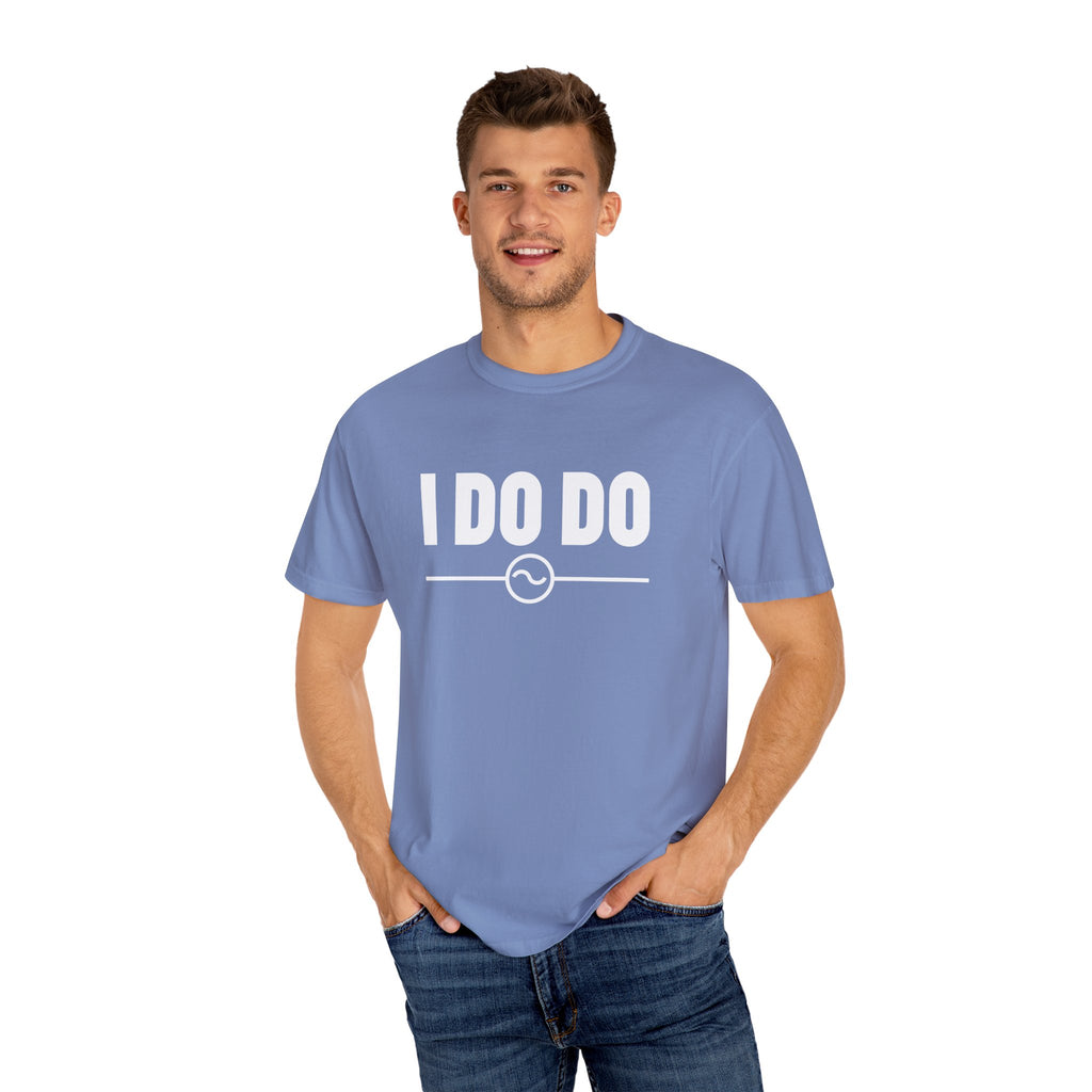 I DO DO ALTERNATING CURRENTS SYMBOL:  Humorous Unisex T-Shirt for Welders and Electricians, Perfect as a gift or for branding and promotion.
