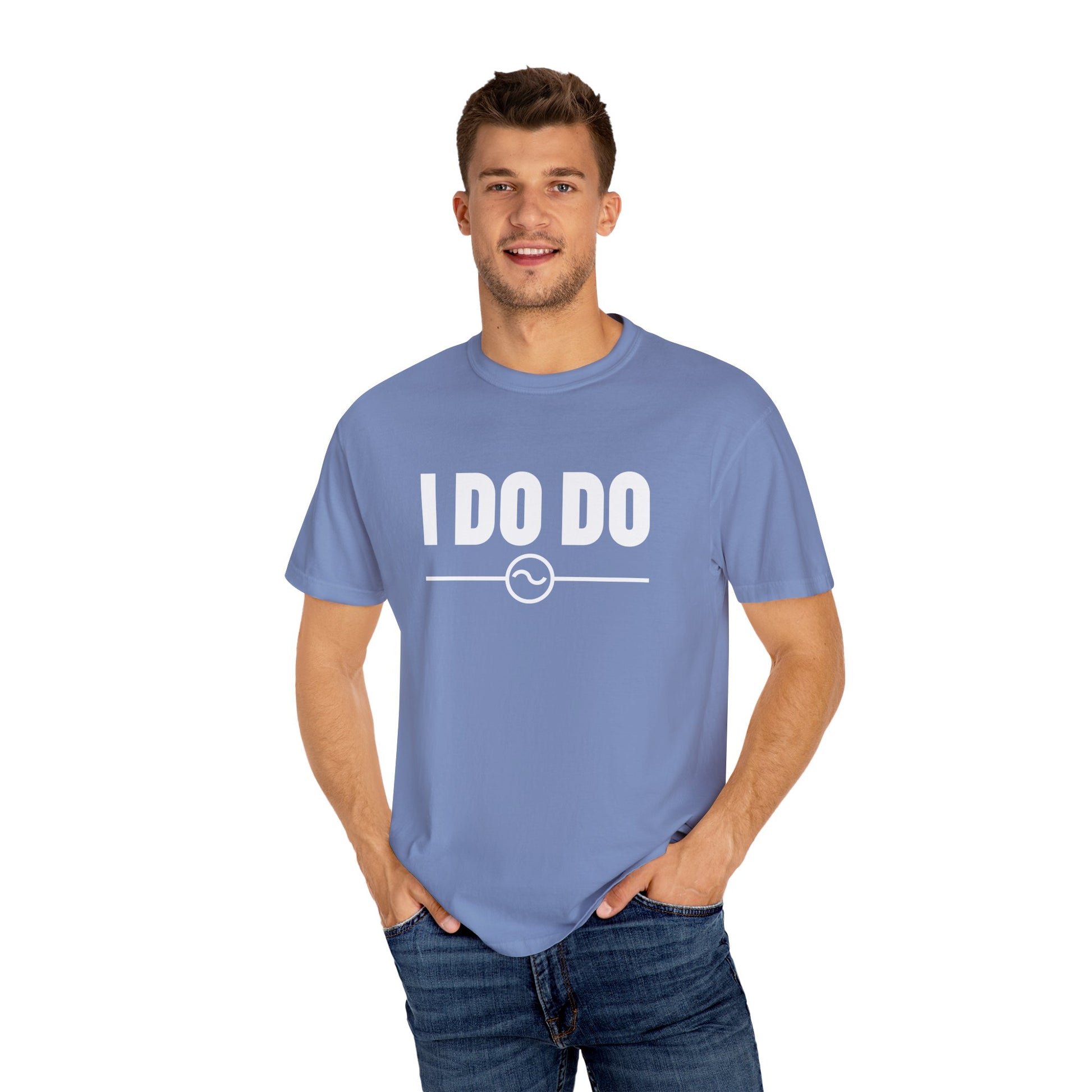 I DO DO ALTERNATING CURRENTS SYMBOL:  Humorous Unisex T-Shirt for Welders and Electricians, Perfect as a gift or for branding and promotion.
