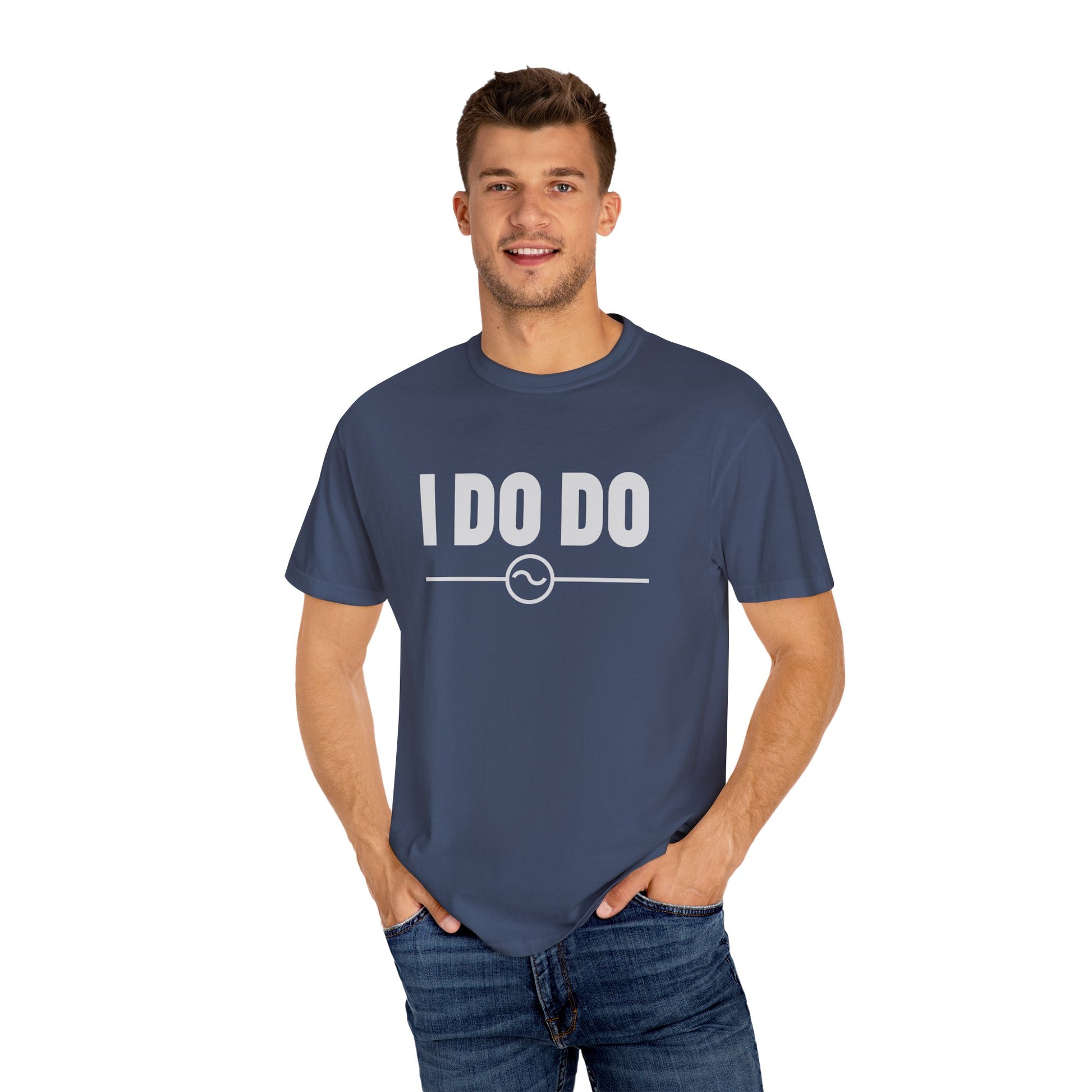 I DO DO ALTERNATING CURRENTS SYMBOL:  Humorous Unisex T-Shirt for Welders and Electricians, Perfect as a gift or for branding and promotion.