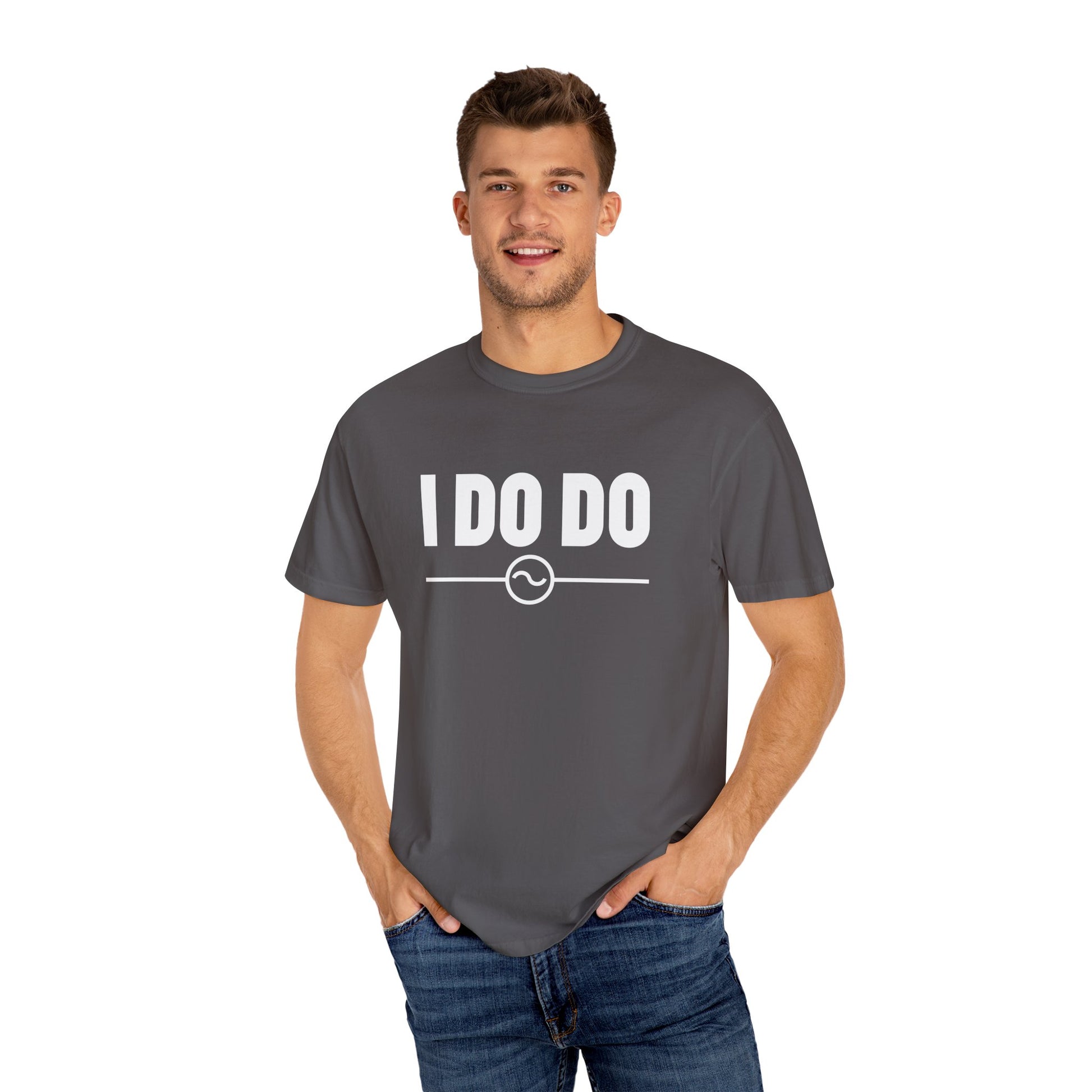 I DO DO ALTERNATING CURRENTS SYMBOL:  Humorous Unisex T-Shirt for Welders and Electricians, Perfect as a gift or for branding and promotion.