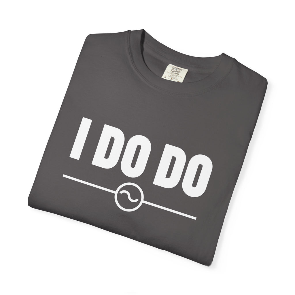 I DO DO ALTERNATING CURRENTS SYMBOL:  Humorous Unisex T-Shirt for Welders and Electricians, Perfect as a gift or for branding and promotion.