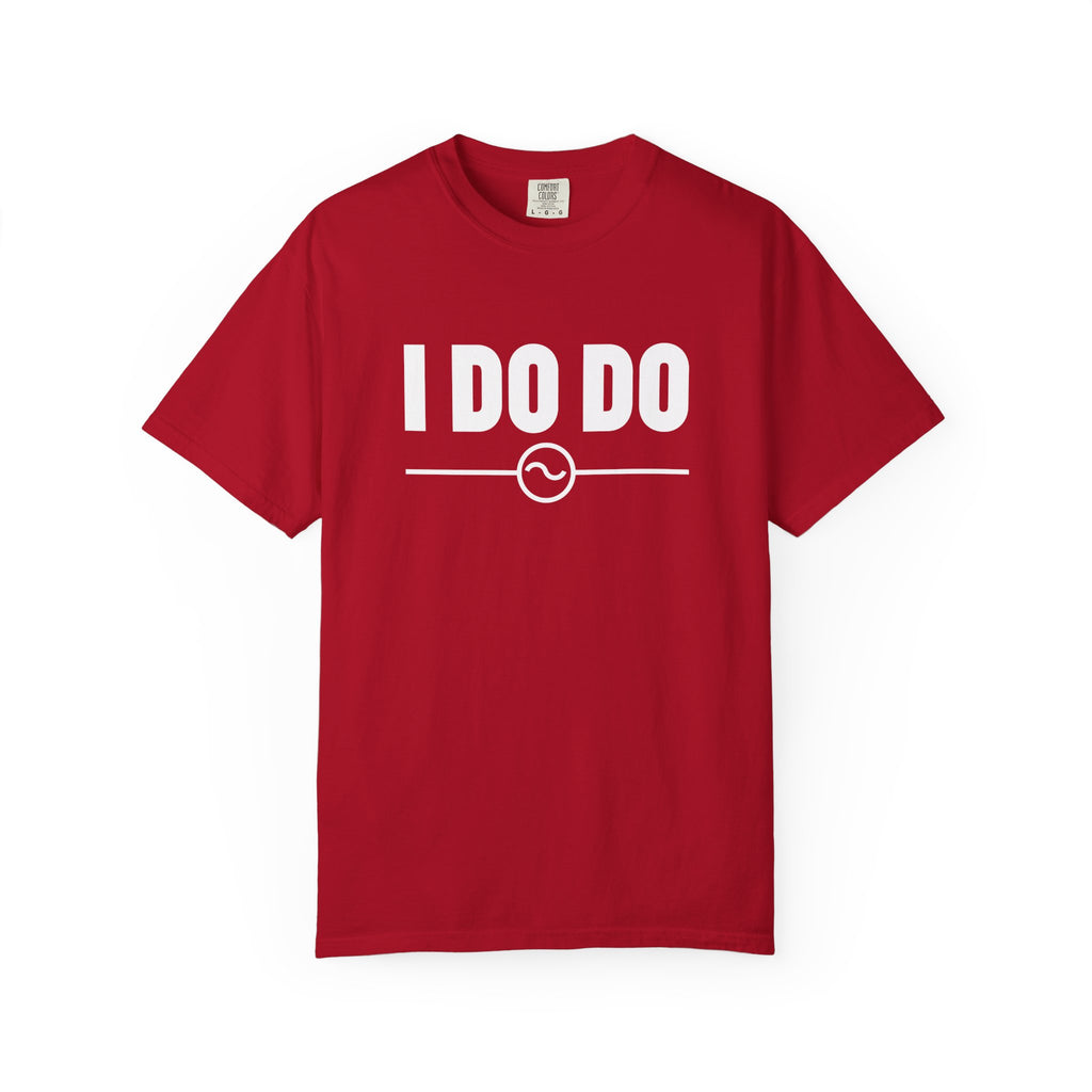 I DO DO ALTERNATING CURRENTS SYMBOL:  Humorous Unisex T-Shirt for Welders and Electricians, Perfect as a gift or for branding and promotion.