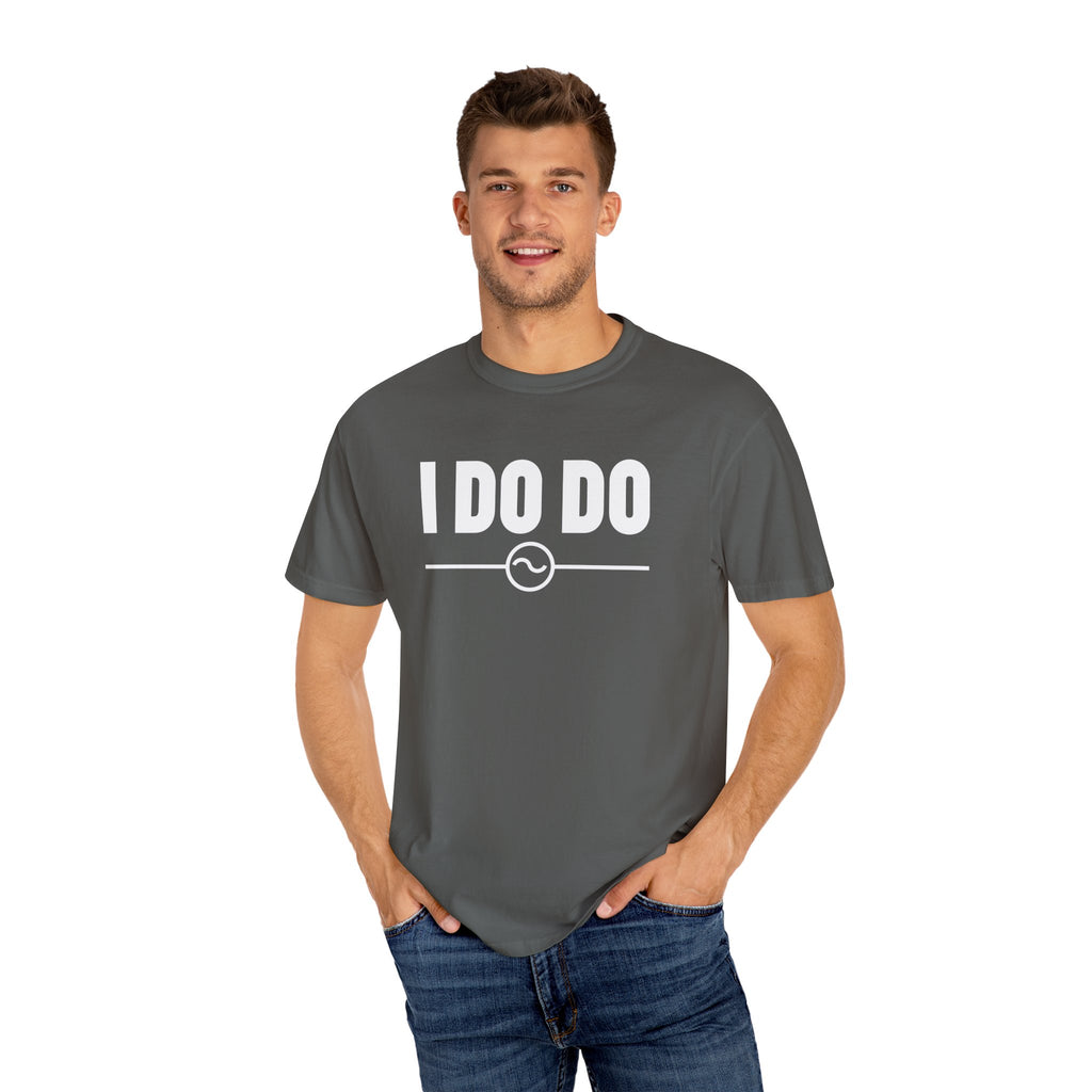 I DO DO ALTERNATING CURRENTS SYMBOL:  Humorous Unisex T-Shirt for Welders and Electricians, Perfect as a gift or for branding and promotion.