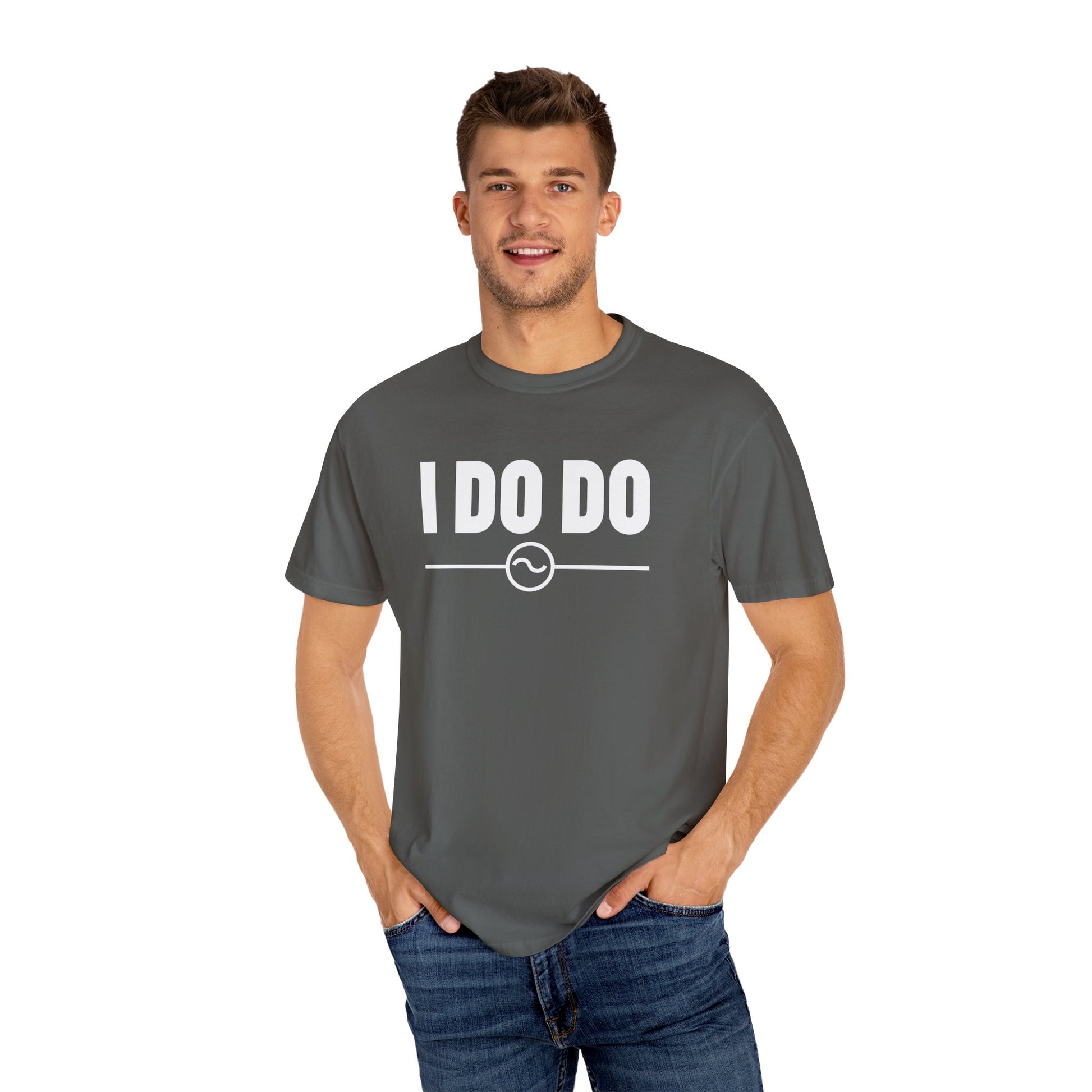 I DO DO ALTERNATING CURRENTS SYMBOL:  Humorous Unisex T-Shirt for Welders and Electricians, Perfect as a gift or for branding and promotion.