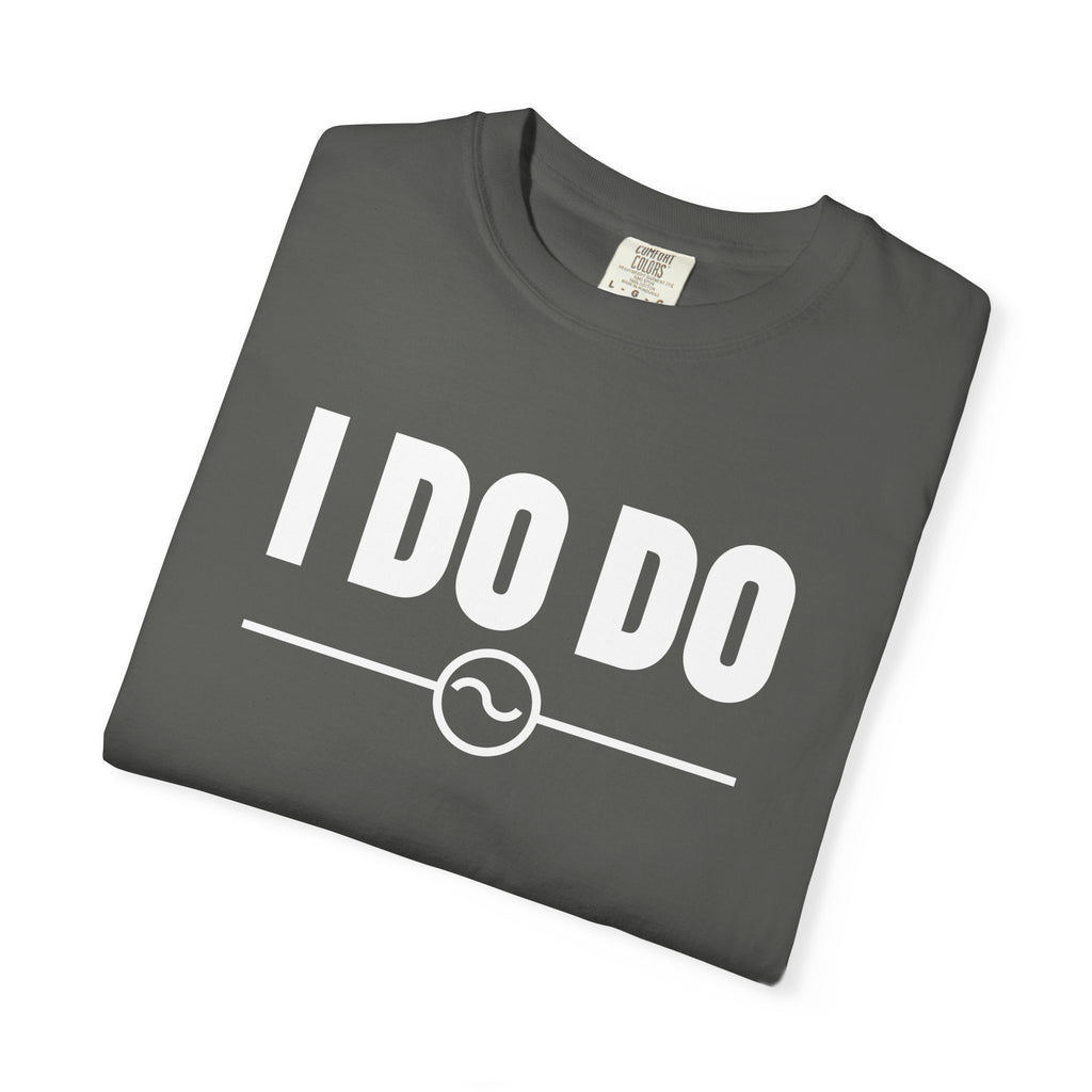 I DO DO ALTERNATING CURRENTS SYMBOL:  Humorous Unisex T-Shirt for Welders and Electricians, Perfect as a gift or for branding and promotion.